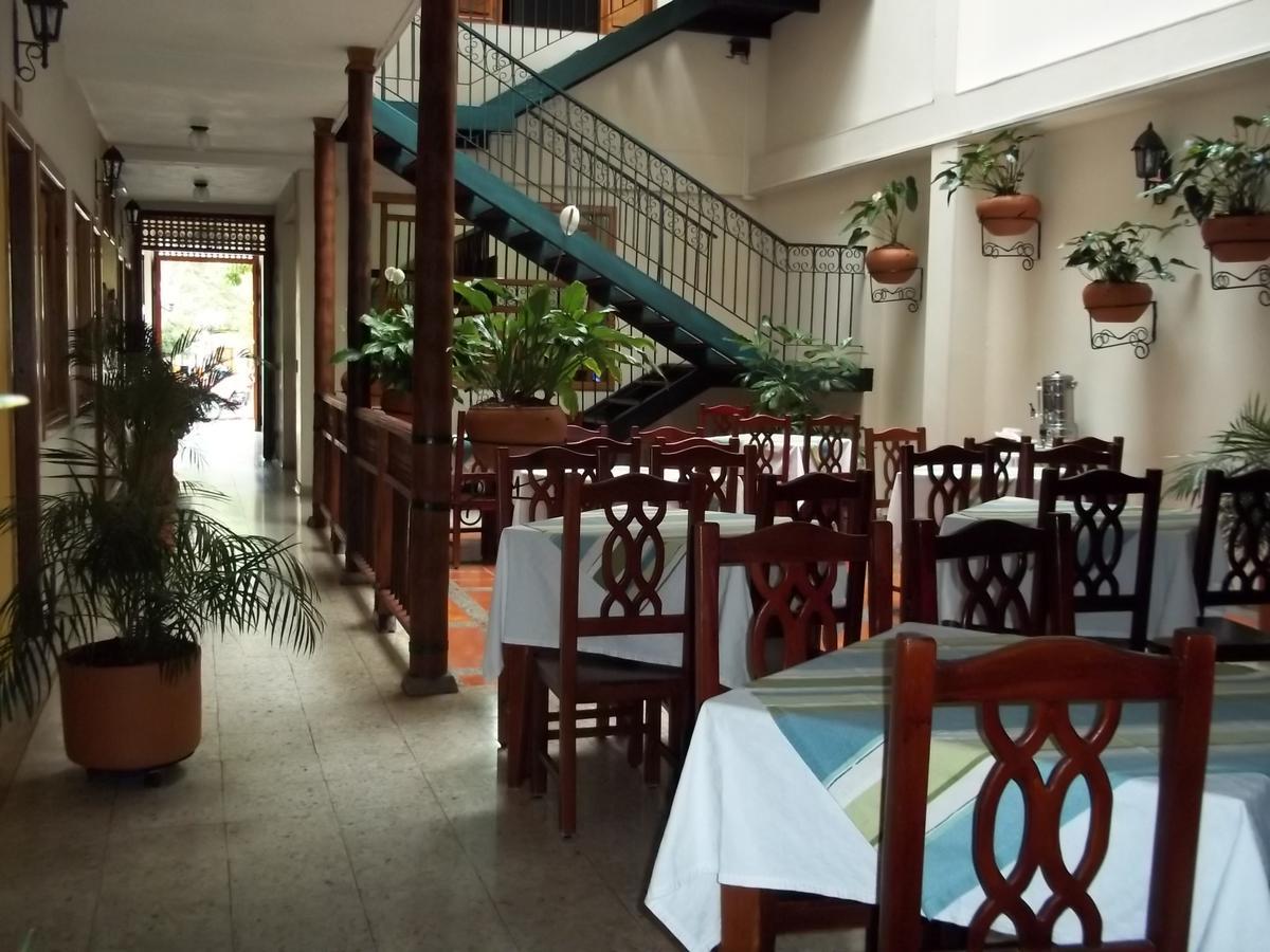 Hotel Valdivia Plaza Jardín Exterior foto