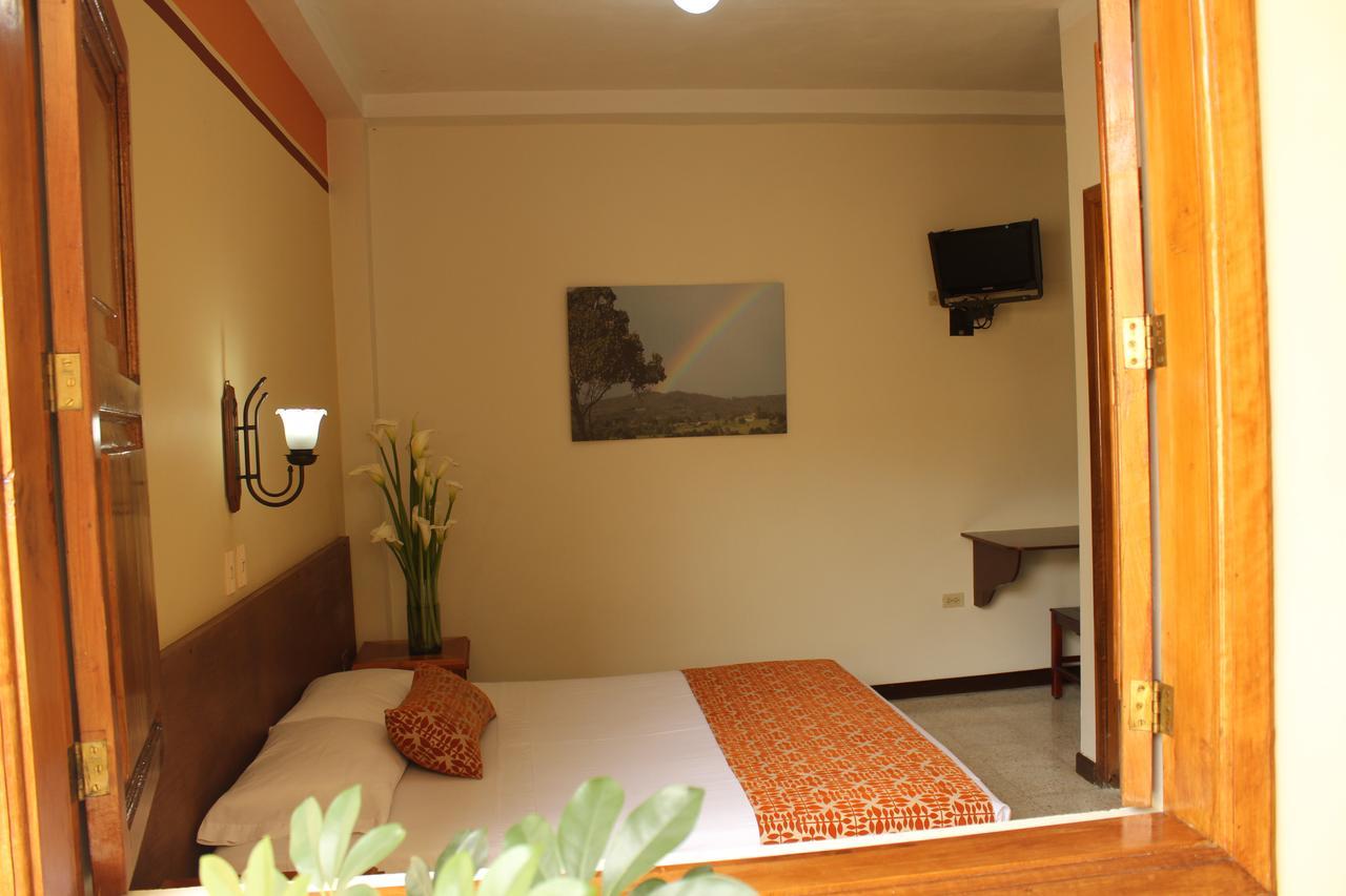 Hotel Valdivia Plaza Jardín Exterior foto