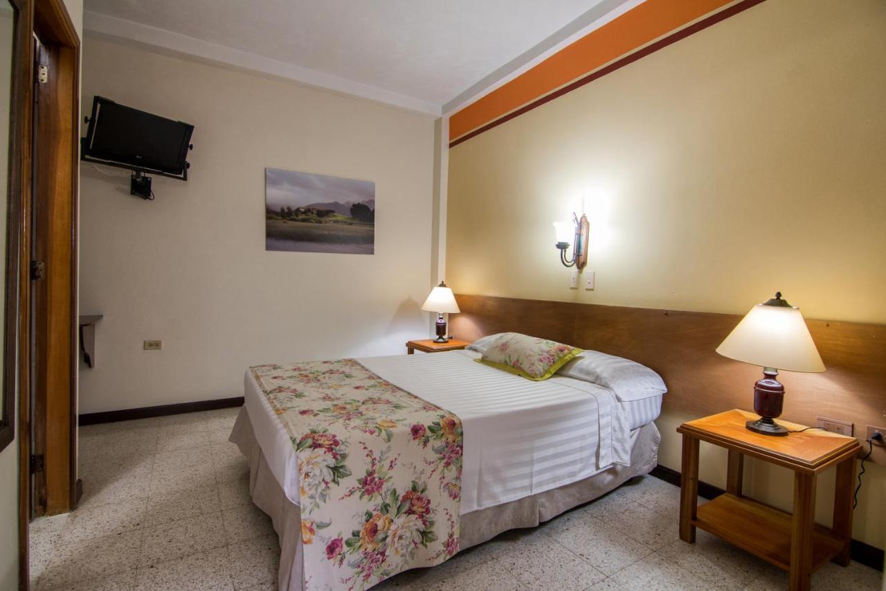 Hotel Valdivia Plaza Jardín Exterior foto